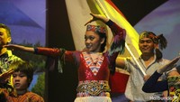 <p>Selain lagu-lagu bertema keluarga dan sahabat, Naura juga menyanyikan lagu bertema Indonesia. Serunya ketika Naura menyanyi sambil menarikan beberapa tarian tradisional.   </p>