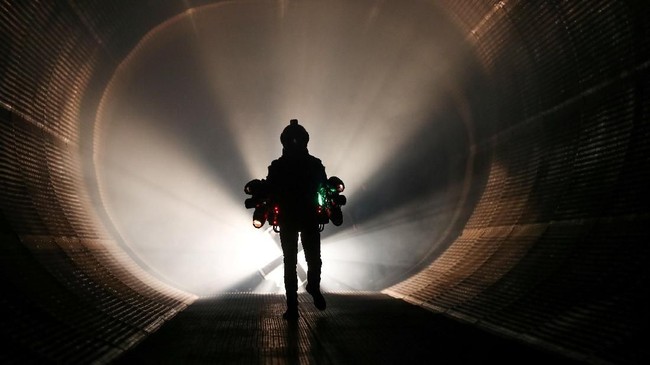 FOTO: Jet Suit, Jas Terbang dengan Lima Mesin Jet Miniatur