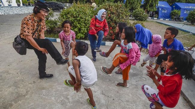 Praktisi keluarga dan anak Seto Mulyadi menyampaikan rasa senang pada anak penting dalam proses edukasi perihal Covid-19.