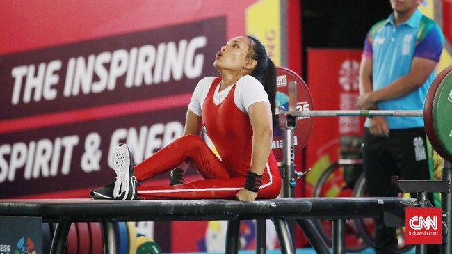 Ni Nengah Widiasih memecahkan rekor ASEAN Para Games di cabang olahraga para powerlifting kelas 45 kg putri, Senin (1/8).