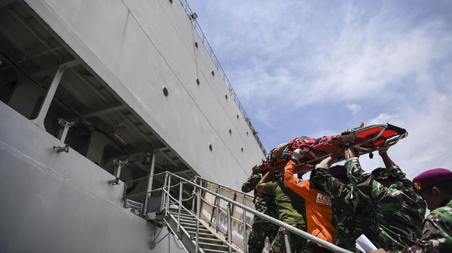 Dari total 2.371 korban gempa Sulteng yang menerima perawatan medis di kapal rumah sakit KRI Soeharso, sebanyak 252 masih rawat inap, sisanya rawat jalan.
