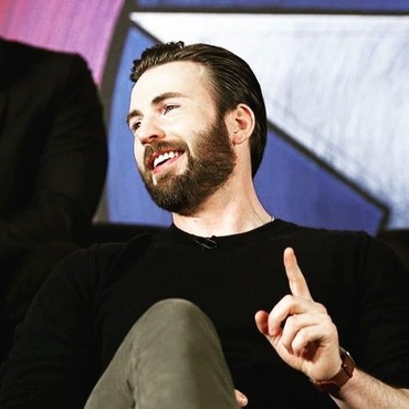 Chris Evans Bagikan Foto Kelamin, Netizen Bikin Meme Kocak