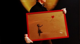 Karya Baru Banksy 'Berlayar' sampai Venesia