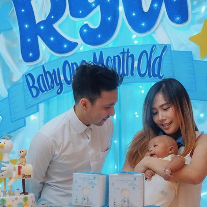 Ketika perayaan satu bulan Ryu, gemas ya dia dibotakin. (Foto: Instagram @cherly7uno)