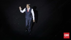 Presiden Jokowi Saksikan Angkat Berat Asian Para Games 2018