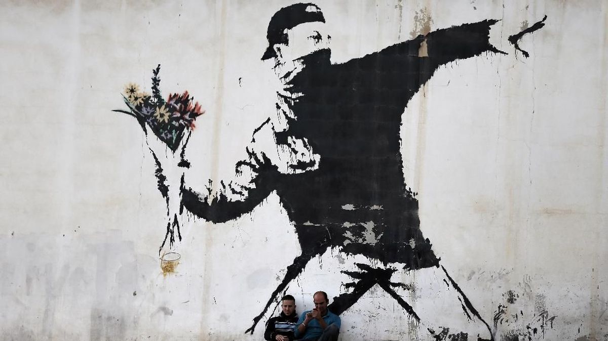 Identitas Banksy Terkuak, tapi Perlukah Membiarkannya Tetap Misterius?