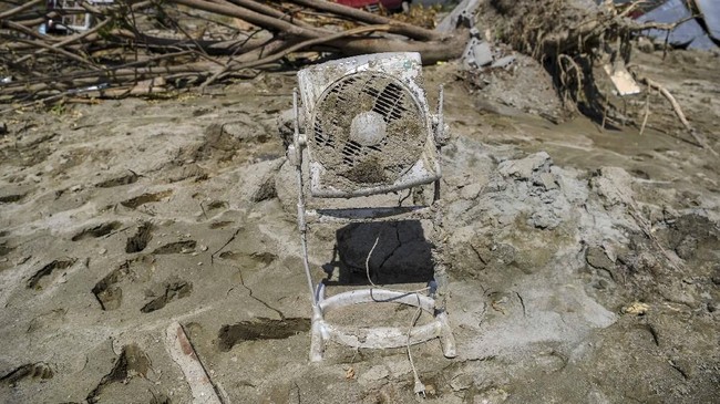 Wakil Menteri ESDM Arcandra Tahar menyebut pasokan energi di kota Palu dan Donggala belum 100 persen pulih usai gempa bumi dan tsunami dua pekan silam.