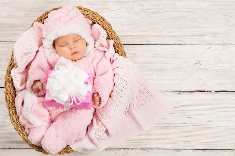 50 Nama Bayi Perempuan Islam dan Maknanya Ingin memberi nama bayi perempuan Islam, Bun? Intip 50 nama bayi perempuan Islam dan maknanya ini ya.