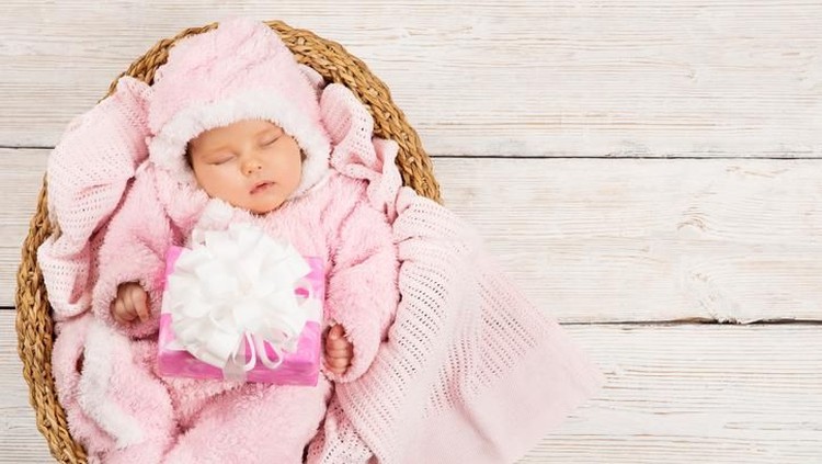 40 Nama Bayi Perempuan Cantik Berawalan Huruf R Jika sedang mencari nama bayi perempuan, berikut bisa Bunda pilih dari 40 nama bayi berawalan huruf R.