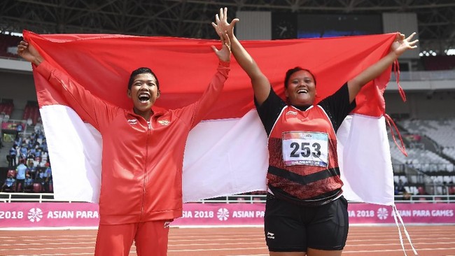 Suparniyati berhasil meraih medali emas kedua Indonesia di ajang Asian Para Games lewat keberhasilannya di cabang olahraga tolak peluru.