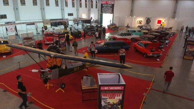 Hal ini terlihat dari beragam industri pendukung yang memeriahkan Kustomfest 2018, mulai produsen motor, perajin sprepart, pengusaha fashion dan lainnya.