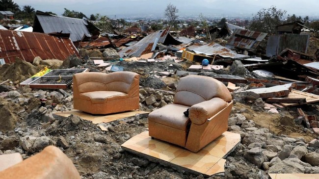 Bantuan kepada korban gempa Palu dan Donggala dapat disalurkan ke rekening DOMPET AMAL TRANS CORP pada Bank Mega dan Bank BCA.