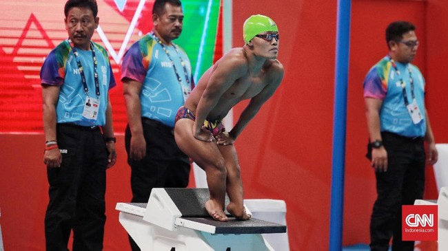 Aris mengaku bangga mampu melampaui target dengan meraih perak di cabor renang gaya dada SB7 Asian Para Games 2018.