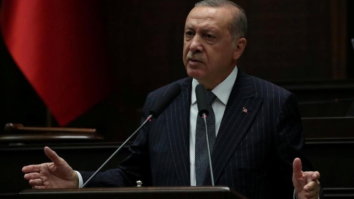 krem Imamoglu, kandidat oposisi utama Partai Rakyat Republik (CHP), memenangkan 54% suara.