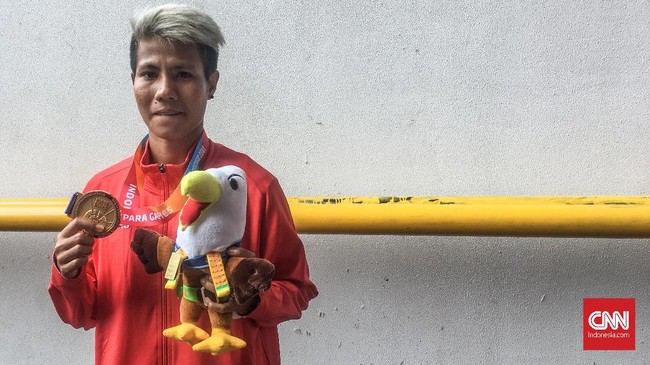 Rica Oktavia peraih medali emas cabang olahraga atletik Asian Para Games 2018 bertekad memberangkatkan kedua orang tuanya naik haji.