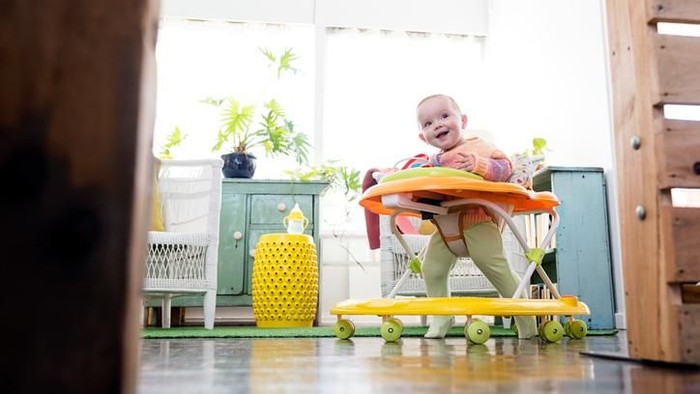 ilustrasi baby walker