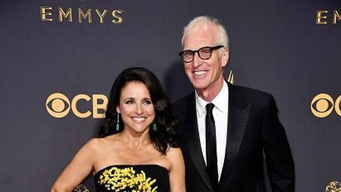 LOS ANGELES, CA - SEPTEMBER 17:  Actor Julia Louis-Dreyfus (L) and Brad Hall attend the 69th Annual Primetime Emmy Awards at Microsoft Theater on September 17, 2017 in Los Angeles, California.  (Photo by Frazer Harrison/Getty Images)
