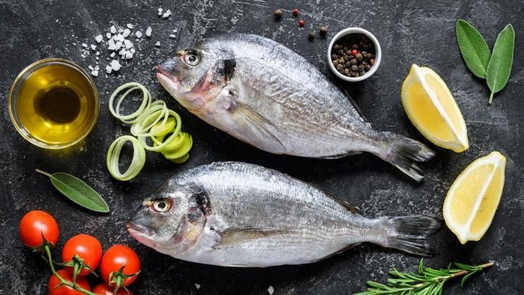 Bun, tidak perlu ragu lagi ya untuk makan ikan ketika hamil. Asam lemak dalam ikan sangat bermanfaat untuk janin lho.