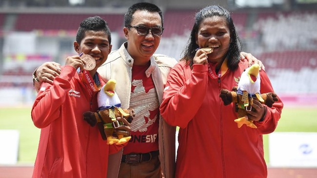 Menpora RI Imam Nahrawi terharu dengan para kontingen Indonesia yang melampaui target medali di Asian Para Games (APG) 2018.