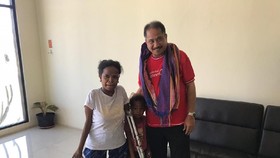 Pengrajin Kain Tenun Khas NTT Ini Buat Menpar Terharu