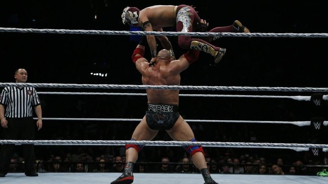 Mantan pegulat World Championship Wrestling (WCW), Cesar Barron, meninggal di atas ring pada pertarungan di London, Minggu (12/5).