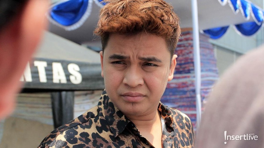 Adik Billy Syahputra Sudah 6 Bulan Jadi Tukang Parkir Adik Billy Syahputra, Putra, diketahui telah menjalankan profesi sebagai tukang parkir sejak enam bulan lalu.