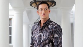 Agar Pria Terlihat Atraktif dalam Balutan Batik