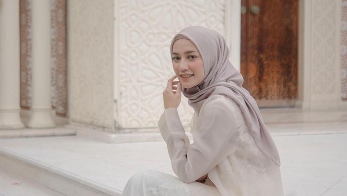 Baju Kondangan Hijab Mega Iskanti