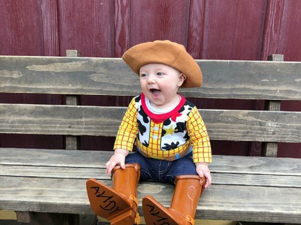 Foto Menggemaskan Bayi Saat Jadi Woody di Film 'Toy Story'