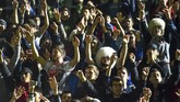 FOTO: Khabib Nurmagomedov Disambut Histeris di Rusia Khabib Nurmagomedov disambut ribuan penggemar di Makhachkala, Dagestan, setelah menaklukkan Conor McGregor dalam ajang UFC 229.