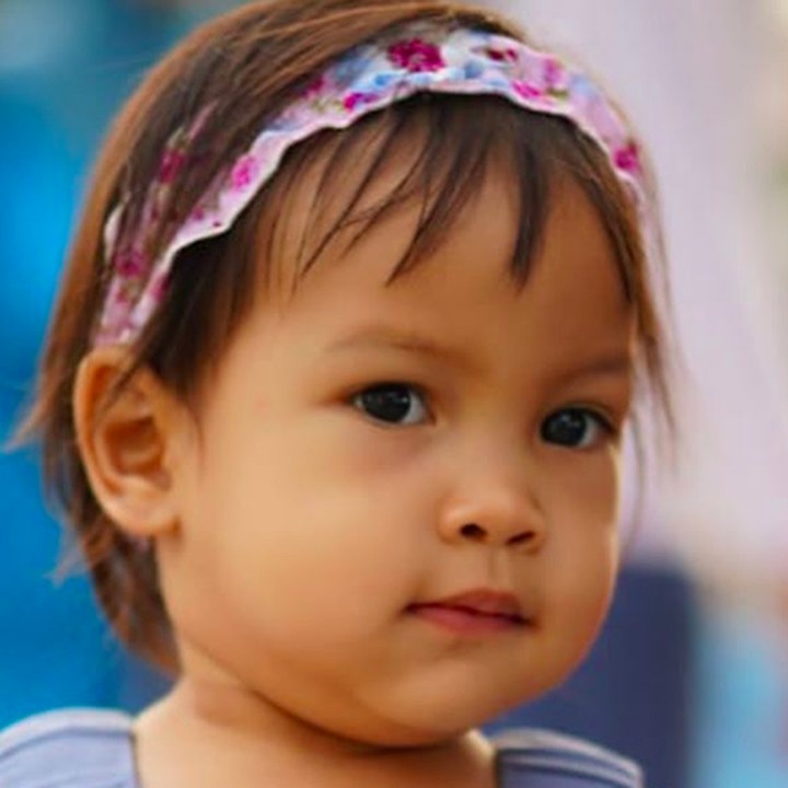 <p>Lagi bengong aja Sarahza tetap cute. Hi-hi-hi. (Foto: Instagram/ @hanumrais)</p>
