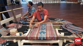 The Beauty of Maumere Fabric at IMF-WB Meeting