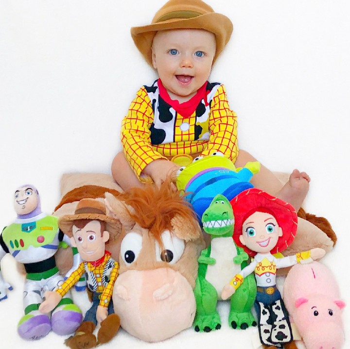 <p>Kini Beckham sudah berusia 1 tahun. Woody-nya udah tumbuh besar nih. He-he. (Foto: Instagram/toystorydad)</p>
