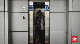 Tiga Pengunjung Rumah Sakit di Padang Terjebak dalam Lift