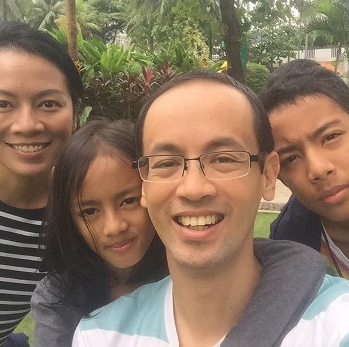 <p> Personelnya lengkap. Ada Bunda Dee Lestari, Ayah Reza Gunawan, Kakak Keenan dan Adik Atisha. (Foto: Instagram/ @rezagunawan)</p>