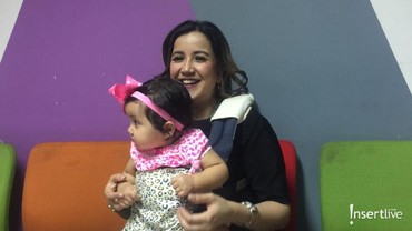 Tak Lagi Muda, Andi Soraya Bagikan Pengalaman Urus Bayi