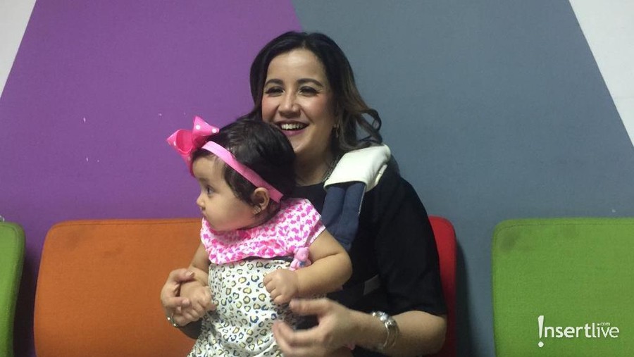 Tak Lagi Muda, Andi Soraya Bagikan Pengalaman Urus Bayi Usia tak lagi muda, Andi Soraya membagikan pengalamannya mengurus bayi.