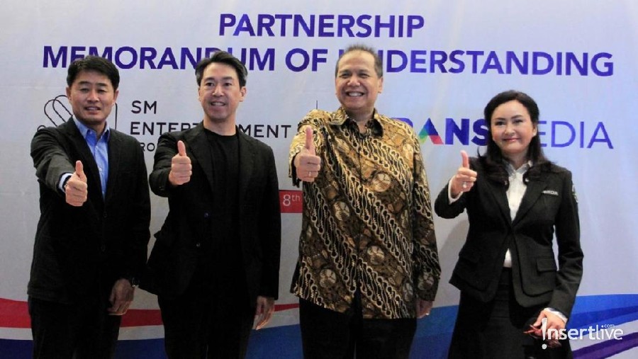 Alasan Transmedia Jalin Kerja Sama dengan SM Entertainment Transmedia dan SM Entertainment telah menandatangani nota kesepahaman, Senin (8/10). Kerja sama itu dilakukan karena kedua institusi memiliki paham yang sama.