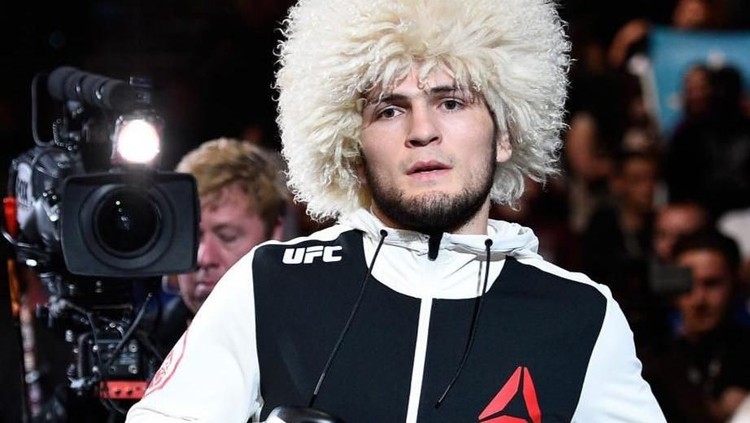 Sosok Khabib Nurmagomedov, sosok family man pelindung istri dan anak.