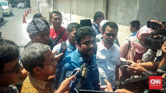 Presiden KSPI Said Iqbal mengatakan ketimbang meributkan hoaks Ratna Sarumpaet, lebih baik membahas soal korban gempa yang masih membutuhkan bantuan.