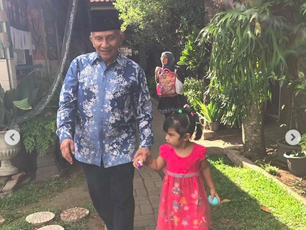 6 Tanda Sayang Amien Rais ke Cucu