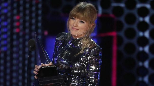 Berprofesi sebagai penyanyi, Taylor Swift mengalahkan Barack Obama sebagai 'Most Influential User' di Twitter tahun ini.