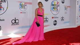 FOTO: Busana-busana Terbaik di American Music Awars 2018