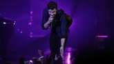 FOTO: Ular hingga Api di Panggung American Music Awards 2018 Beragam penampilan musisi menghentak panggung American Music Awards 2018, mulai membawa ular raksasa seperti Taylor Swift hingga kobaran api Post Malone.
