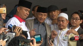 VIDEO: Amien Rais Makan Gudeg dan Ayam Saat Diperiksa Polisi