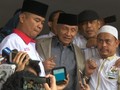 VIDEO: Amien Rais Makan Gudeg dan Ayam Saat Diperiksa Polisi