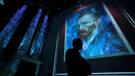 FOTO: Menikmati Karya Van Gogh versi Digital