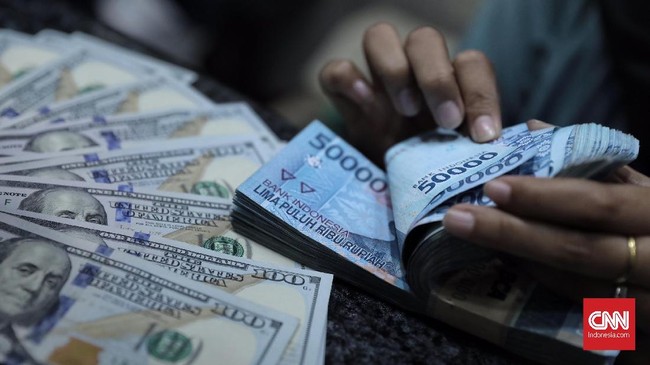 Rupiah berada di posisi Rp14.480 per dolar AS pada perdagangan Jumat (7/12) sore, menguat 40 poin atau 0,28 persen dibanding Kamis (6/12) kemarin.