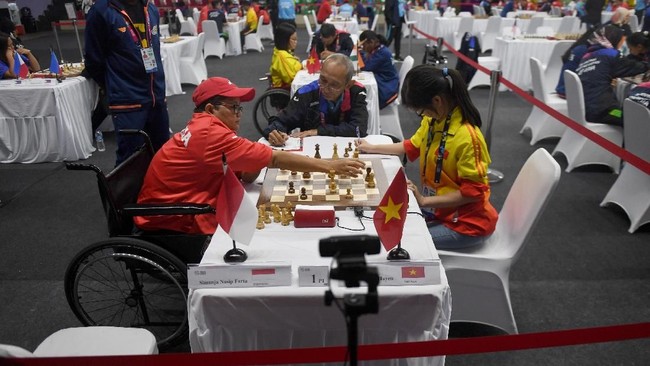 Kontingen Indonesia menambah empat medali emas Asian Para Games 2018 melalui cabang olahraga catur dan tenis meja nomor ganda campuran, Rabu (10/10).