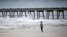 FOTO: Geliat Warga Florida Bertahan Hadapi Badai Michael